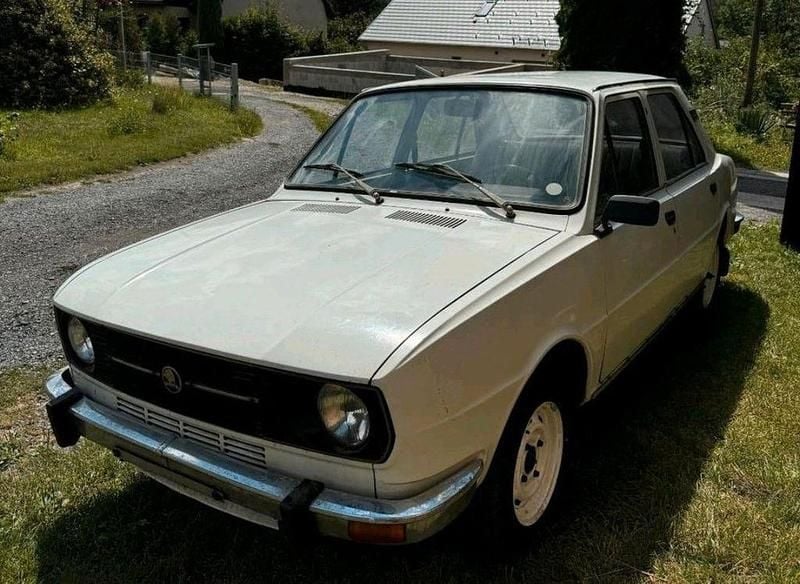 Weiß Gebraucht 1978 Skoda 105 Limousine | 3.400 € - Bild 1/4