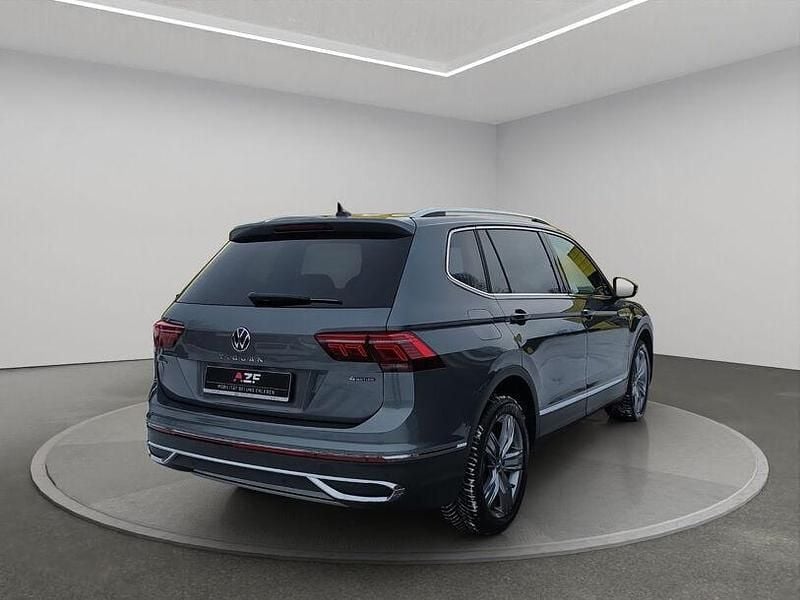 Gebraucht VW Tiguan Allspace Elegance 150 PS (110 kW) 2023 Platinum grey metallic SUV