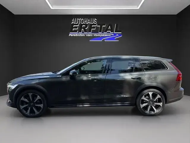 Gebraucht Volvo V60 CC Pro 250 PS (183 kW) 2022 Grau Kombi