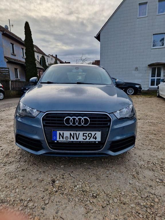 Blau Gebraucht 2011 Audi A1 Ambition Kleinwagen | 4.300 € (Fairer Preis) - Bild 1/4