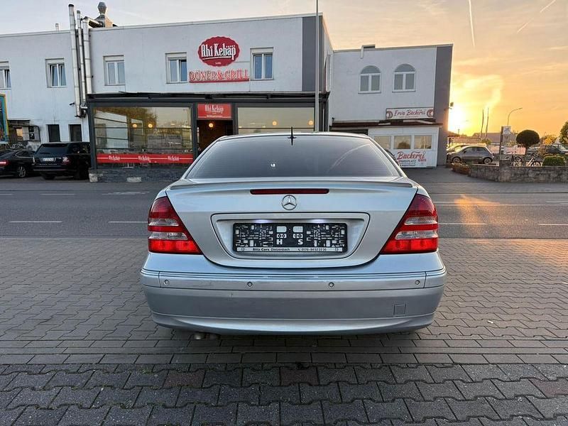 Używany Mercedes C320 224 KM (164 kW) 2006 Srebrny Sedan/Limuzyna