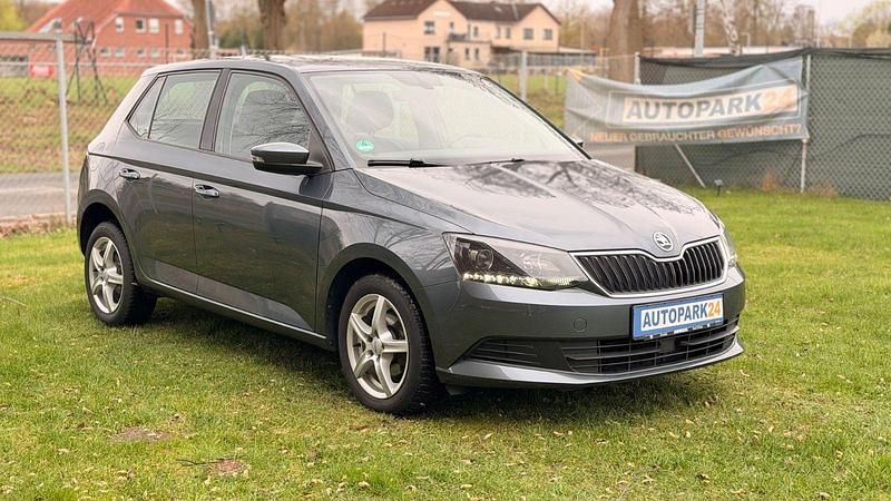 Gebraucht Skoda Fabia Ambition 90 PS (66 kW) 2014 Grau Limousine