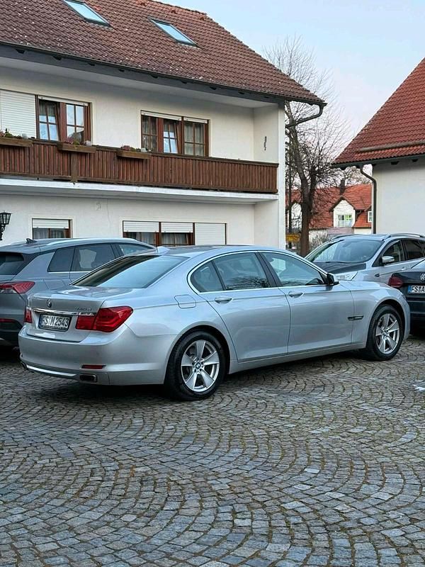 Gebraucht BMW 740 306 PS (225 kW) 2012 Grau Limousine