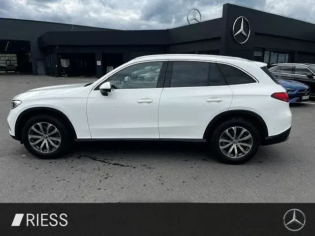 Gebraucht Mercedes GLC200 Avantgarde 204 PS (150 kW) 2025 Unilack polarweiß SUV