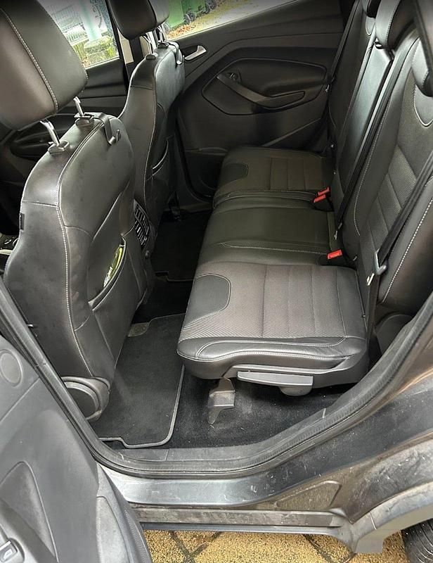 Gebraucht Ford Kuga Titanium 182 PS (133 kW) 2015 Silber SUV