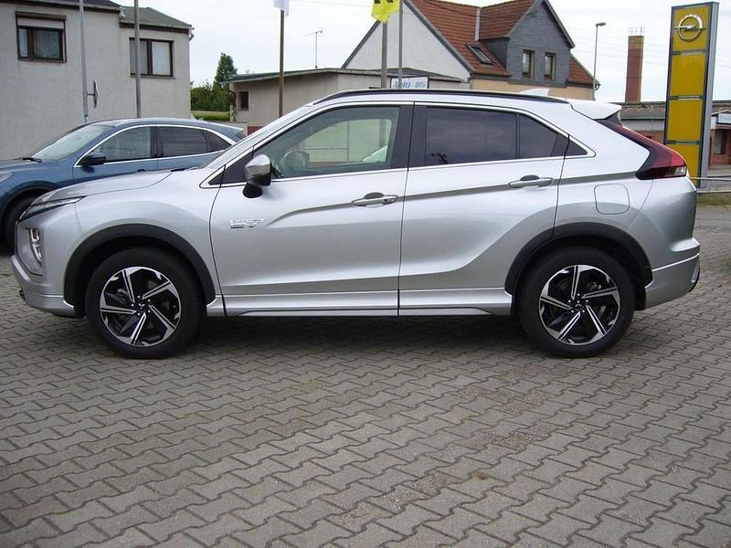 Gebraucht Mitsubishi Eclipse Cross Plus 188 PS (138 kW) 2022 Sterlingsilber SUV