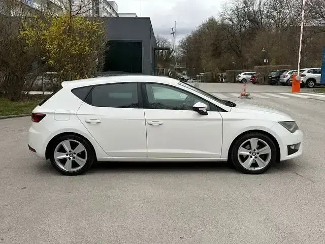 Używany Seat Leon FR 150 KM (110 kW) 2014 Biały Sedan/Limuzyna