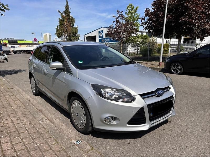 Usata Ford Focus 105 CV (77 kW) 2013 Argento Station wagon