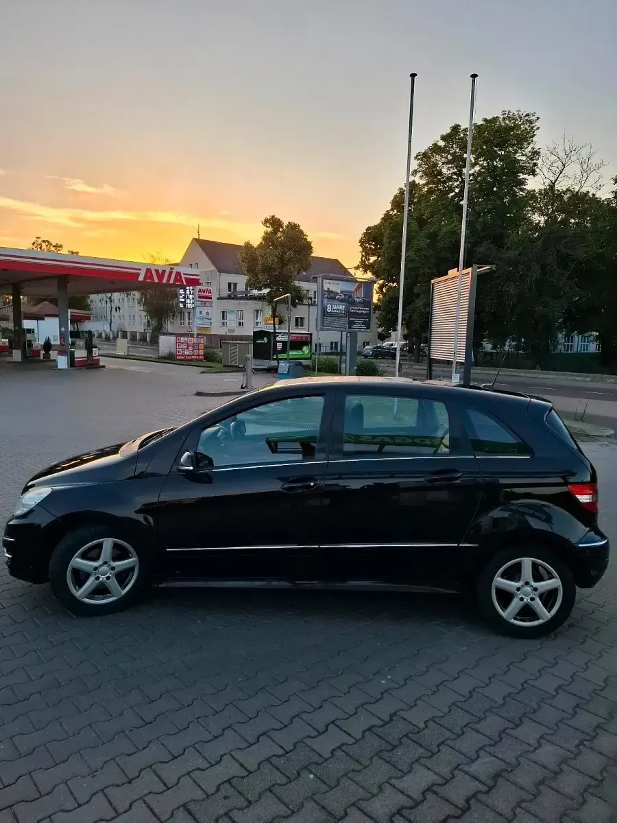 Gebraucht Mercedes B200 136 PS (100 kW) 2009 Schwarz Van / Kleinbus
