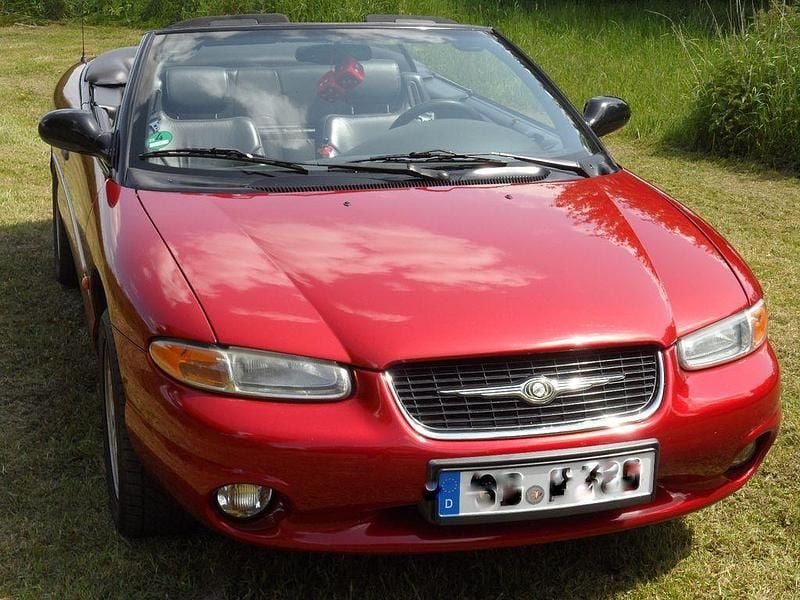 Gebraucht Chrysler Stratus 131 PS (96 kW) 2000 Rot Cabrio