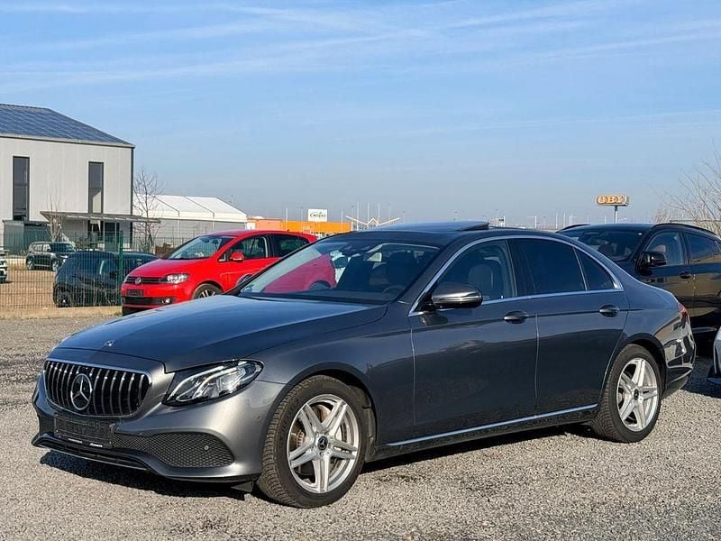 Grau Gebraucht 2017 Mercedes E300 Limousine | 24.900 € (Superpreis) - Bild 1/4