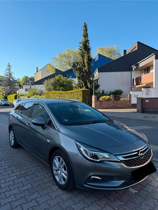 Second-hand Opel Astra Dynamic 105 CP (77 kW) 2017 Gri Break