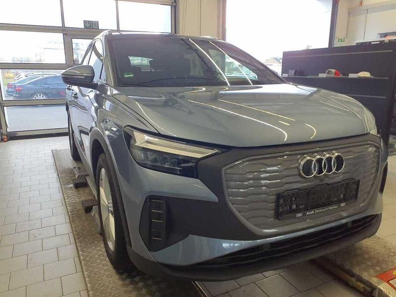 Gebraucht Audi Q4 e-tron Comfort 150 kW (204 PS) 2022 Geysirblau metallic SUV