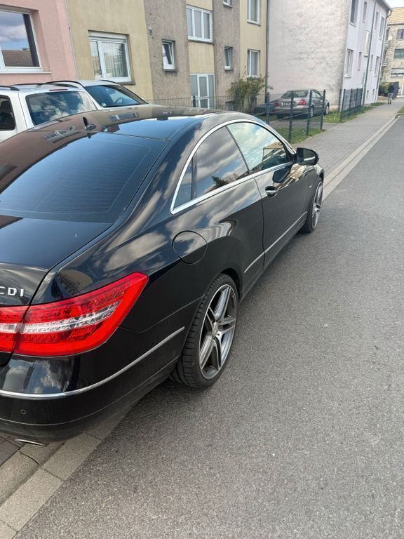 Schwarz Gebraucht 2009 Mercedes E350 Coupé | 11.500 € (Superpreis) - Bild 1/4