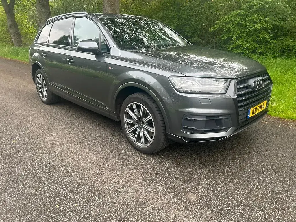 Używany Audi Q7 Proline 272 KM (200 kW) 2015 Szary SUV