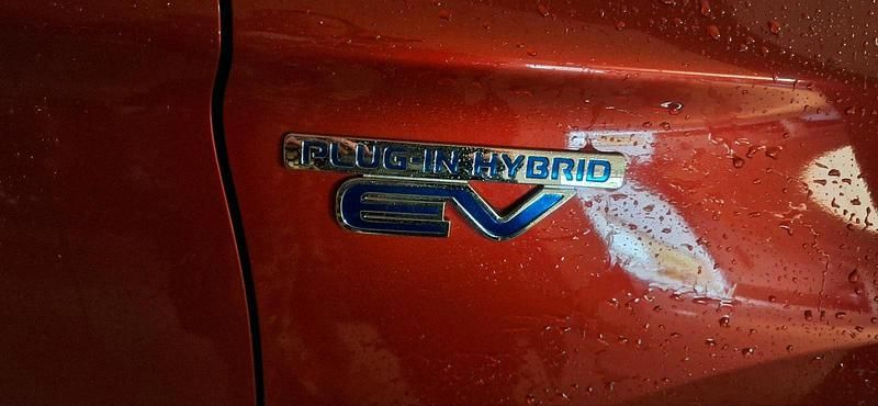 Gebraucht Mitsubishi Outlander 125 PS (91 kW) 2018 Rot SUV