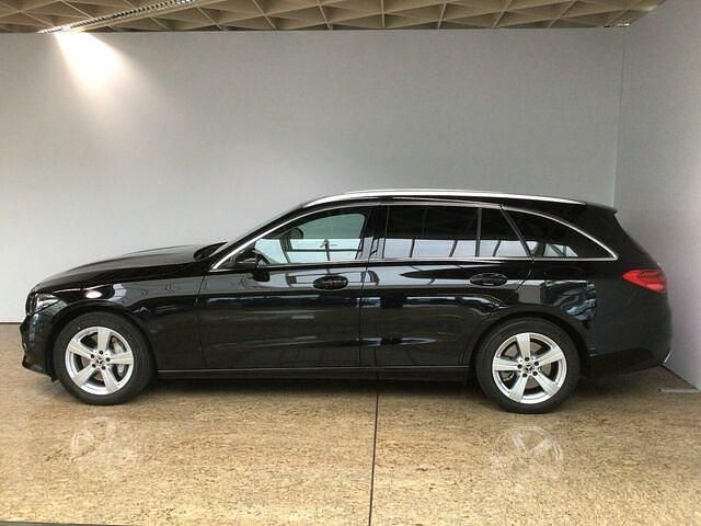 Gebraucht Mercedes C300e Avantgarde 204 PS (150 kW) 2023 Lack obsidianschwarz (metallic) Kombi