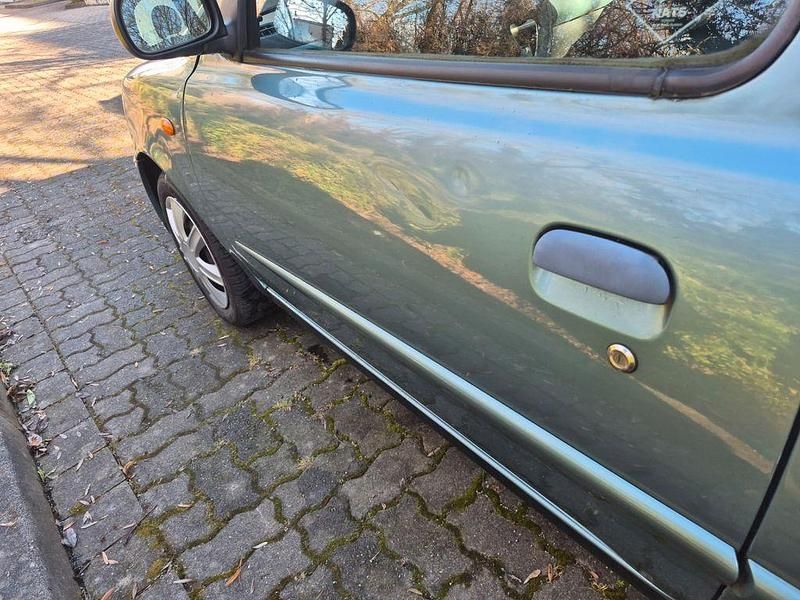 Gebraucht Nissan Micra 60 PS (44 kW) 2001 Grün Kleinwagen