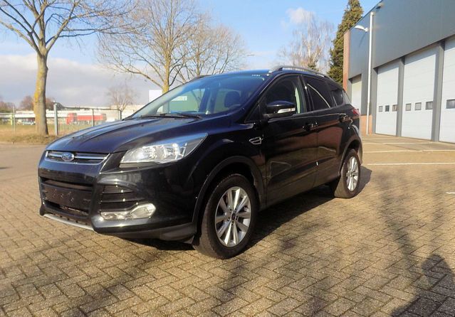 Gebraucht Ford Kuga Titanium 150 PS (110 kW) 2015 Schwarz metallic SUV