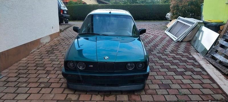 Grün Gebraucht 1991 BMW 325 Sport Line Kombi | 7.000 € - Bild 1/4