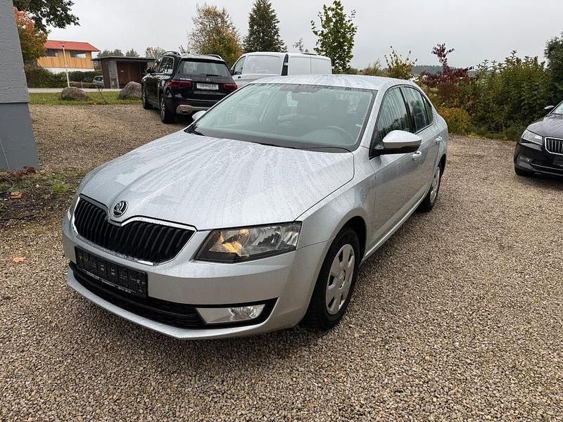 Silber Gebraucht 2017 Skoda Octavia Ambition Limousine | 7.750 € (Guter Preis) - Bild 1/4