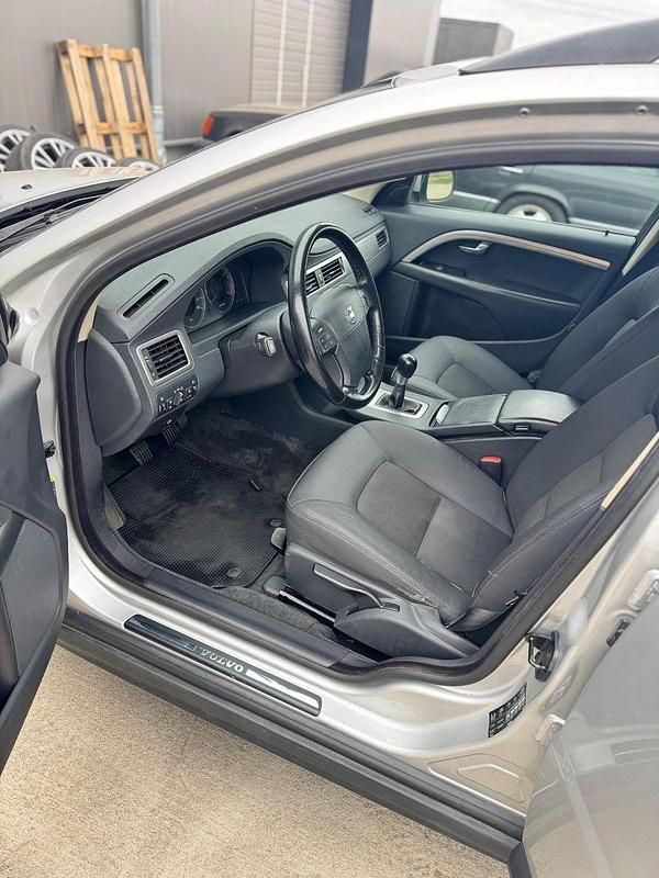 Gebraucht Volvo V70 145 PS (106 kW) 2008 Silber Kombi