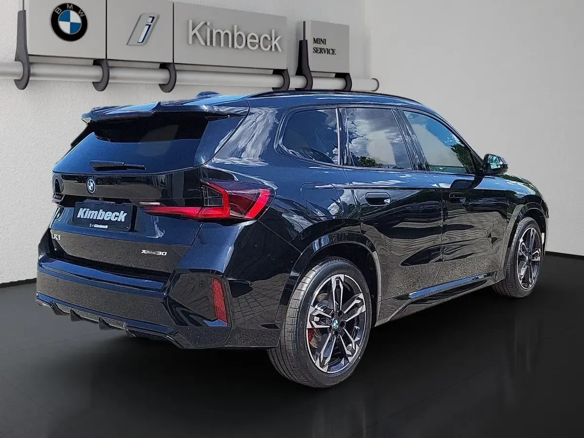 Neu BMW iX1 M Sport 313 kW (426 PS) 2026 Saphirschwarz SUV