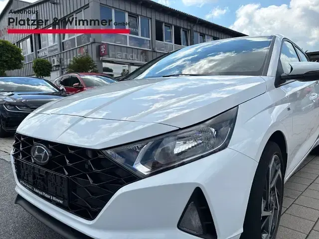 Gebraucht Hyundai i20 Trend 101 PS (74 kW) 2021 Weiss Kleinwagen