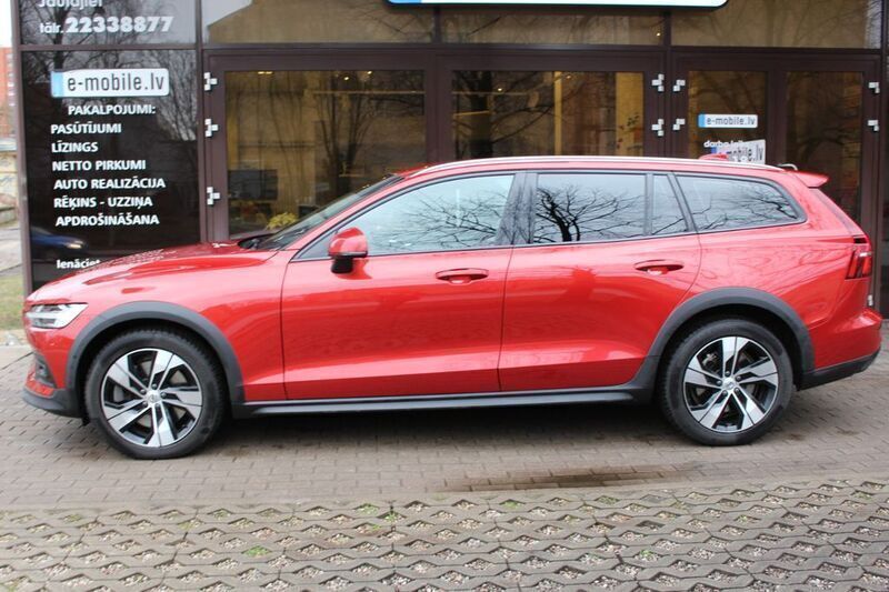Gebraucht Volvo V60 CC 250 PS (183 kW) 2022 Rot Kombi