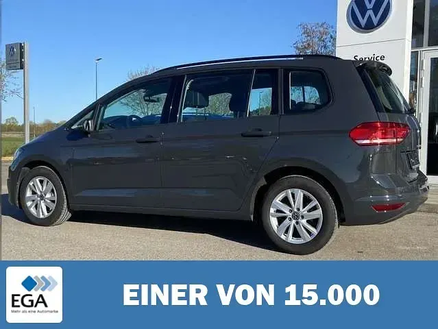 Gebraucht VW Touran 122 PS (89 kW) 2023 Grau Van / Kleinbus