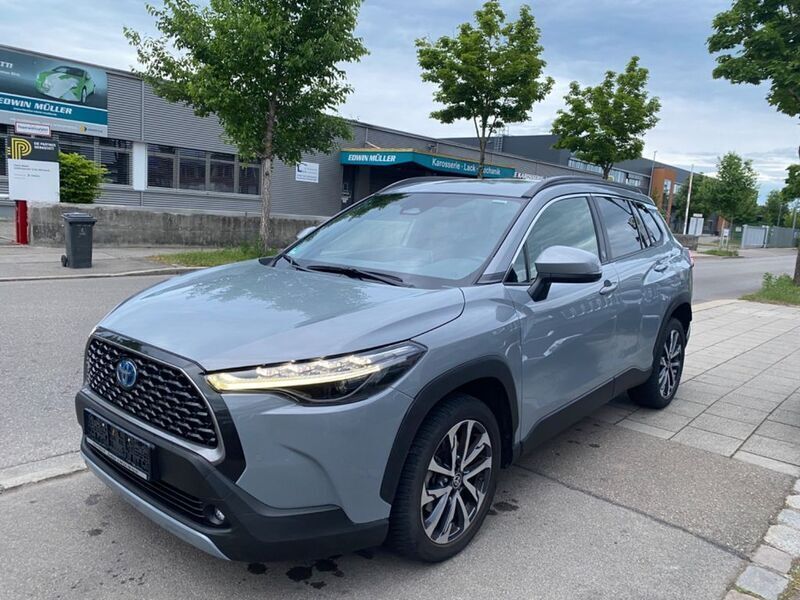 Grau Gebraucht 2023 Toyota Corolla Cross SUV | 29.980 € (Guter Preis) - Bild 1/4