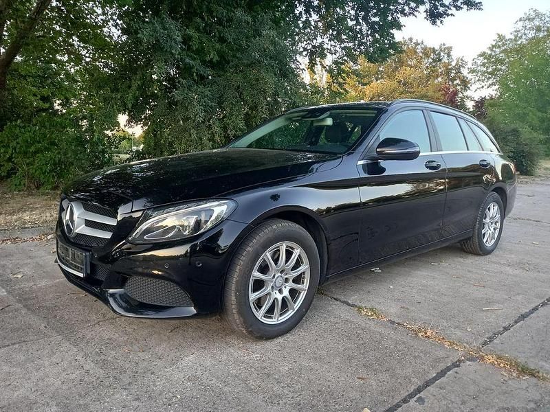 Schwarz Gebraucht 2016 Mercedes C220 Avantgarde Limousine | 11.350 € (Superpreis) - Bild 1/4