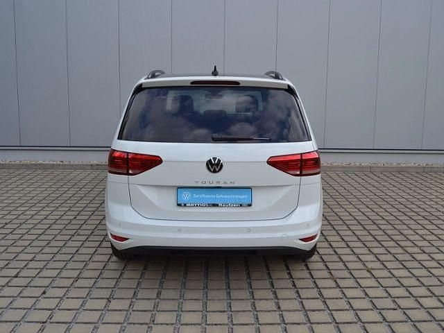 Gebraucht VW Touran Highline 149 PS (109 kW) 2024 Weiss Van / Kleinbus