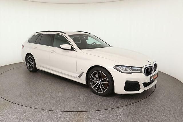 Weiß Gebraucht 2023 BMW 540 M Sport Kombi | 45.660 € (Superpreis) - Bild 1/4