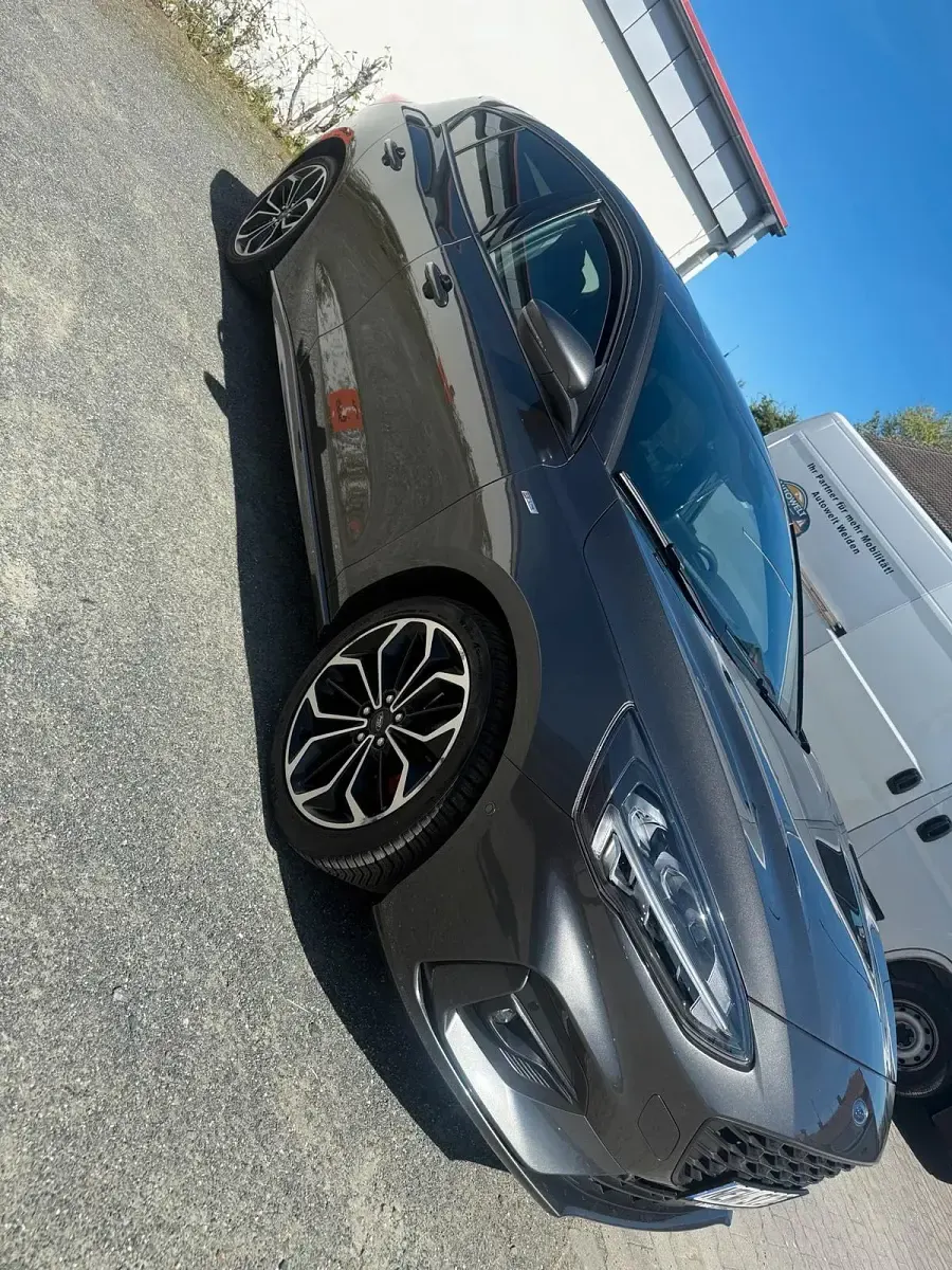 Gebraucht Ford Focus ST-Line 125 PS (91 kW) 2020 Grau Limousine