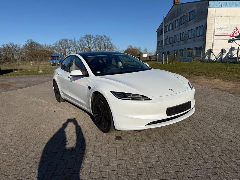 Gebraucht Tesla Model 3 Standard Range 208 kW (283 PS) 2023 Weiß Limousine