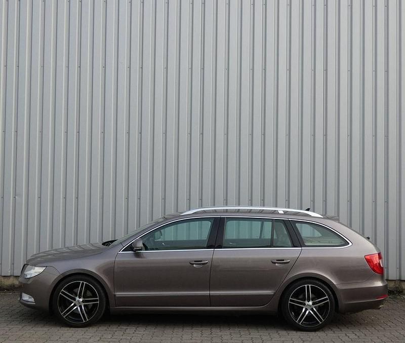 Gebraucht Skoda Superb Elegance 160 PS (117 kW) 2010 Violet Kombi