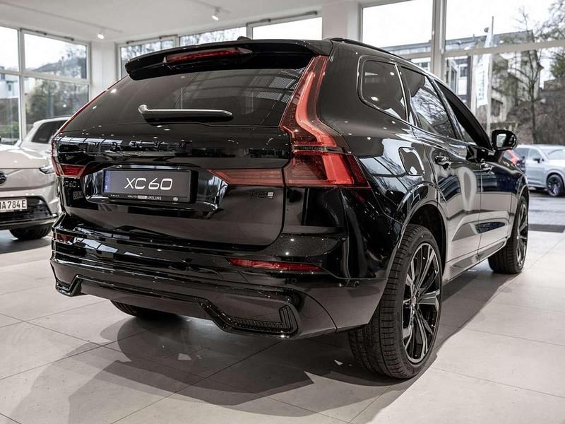 Neu Volvo XC60 Plus 455 PS (334 kW) 2026 Onyx schwarz SUV