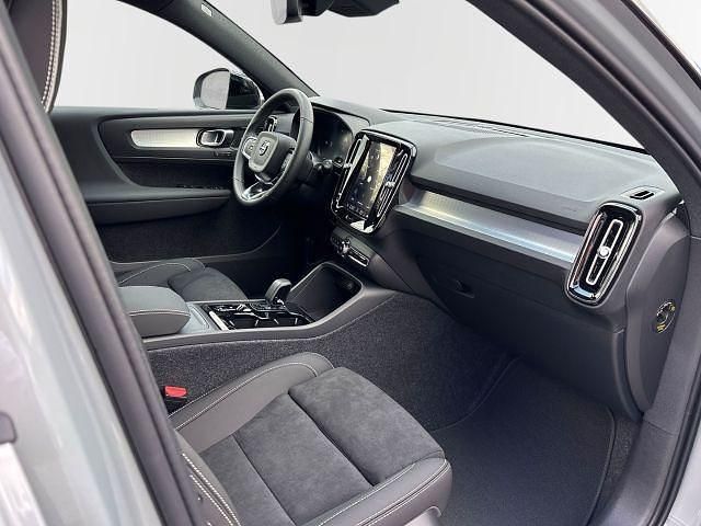 Neu Volvo XC40 Plus 163 PS (119 kW) 2026 Metallic (grau SUV