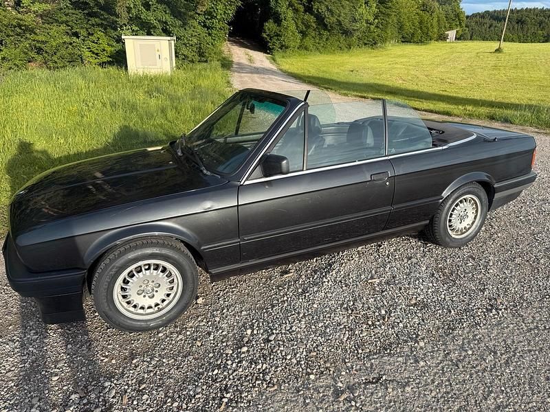 Schwarz Gebraucht 1993 BMW 318 Cabriolet Cabrio | 11.900 € - Bild 1/4