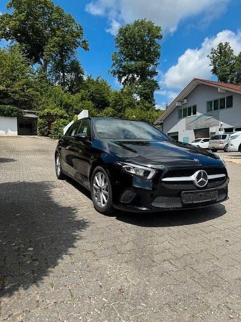 Gebraucht Mercedes A160 109 PS (80 kW) 2020 Nachtschwarz  unilack Limousine