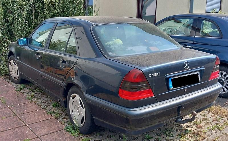 Schwarz Gebraucht 1997 Mercedes C180 Limousine | 1.700 € (Superpreis) - Bild 1/4