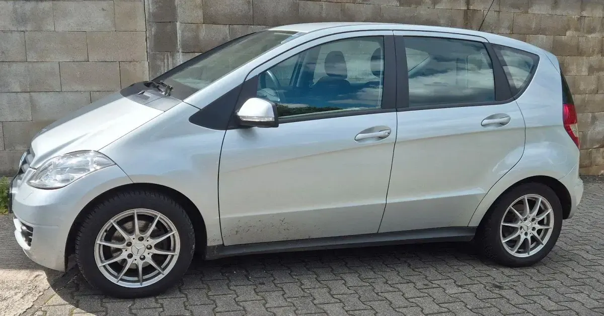 Gebraucht Mercedes A180 Elegance 116 PS (85 kW) 2010 Silber Van / Kleinbus
