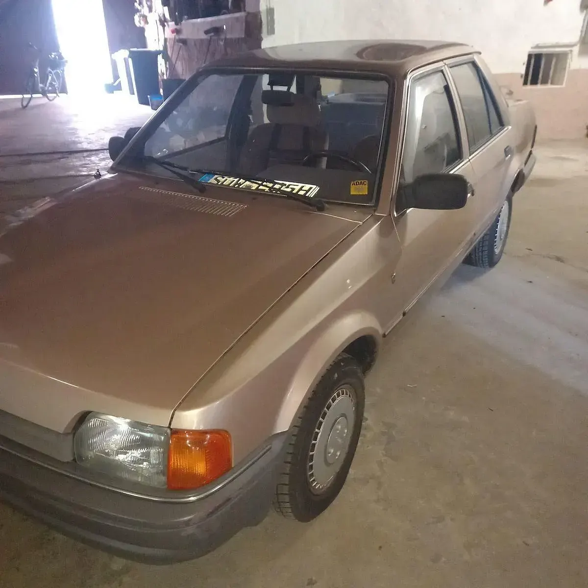Gebraucht Ford Orion 86 PS (63 kW) 1987 Gelb Limousine