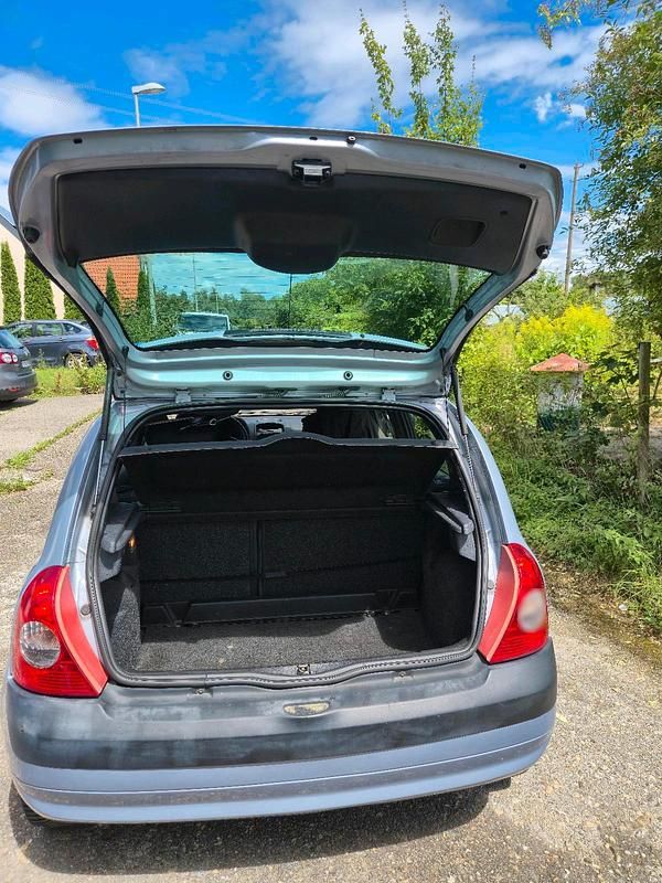 Gebraucht Renault Clio II 98 PS (72 kW) 2004 Blau Kleinwagen