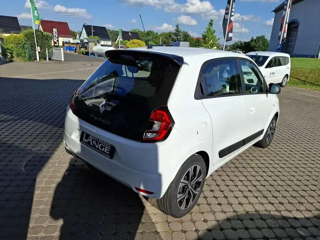 Gebraucht Renault Twingo Equilibre 65 PS (47 kW) 2023 Pyrénéesweiß Kleinwagen