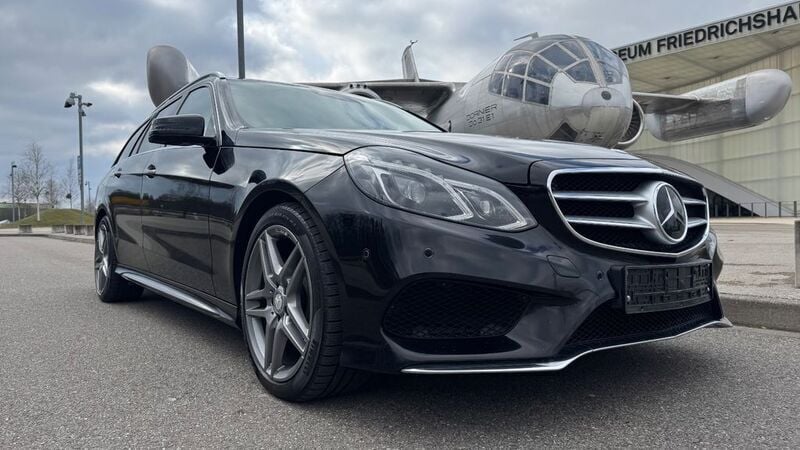 Schwarz Gebraucht 2015 Mercedes E300 AMG line Kombi | 14.990 € (Guter Preis) - Bild 1/4