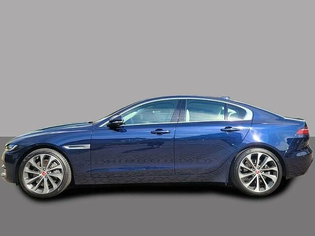 Używany Jaguar XE SE 300 KM (220 kW) 2021 Niebieski Sedan/Limuzyna