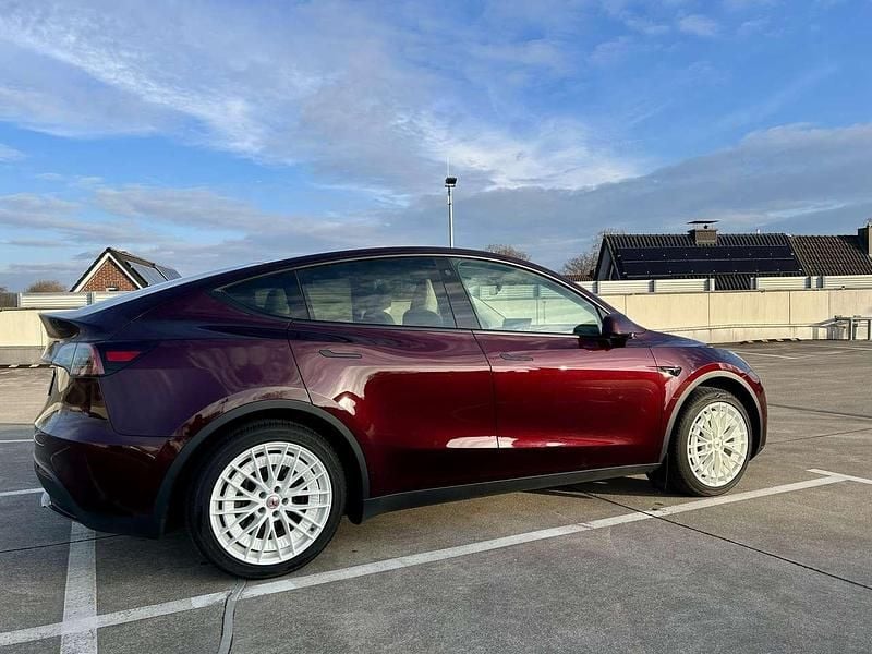Gebraucht Tesla Model Y Standard Range 219 kW (299 PS) 2024 Rot SUV