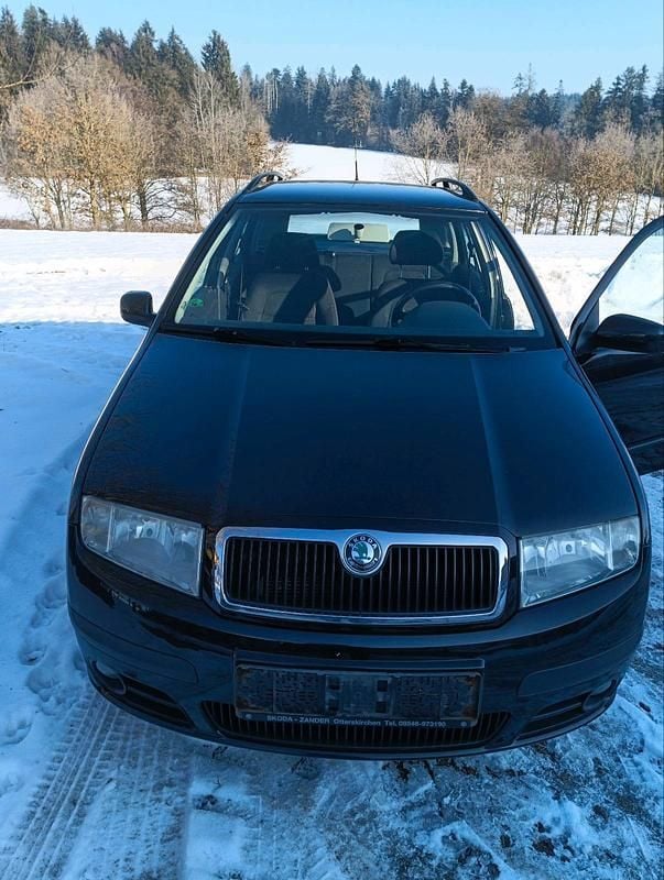 Schwarz Gebraucht 2007 Skoda Fabia Kombi | 2.250 € (Guter Preis) - Bild 1/4